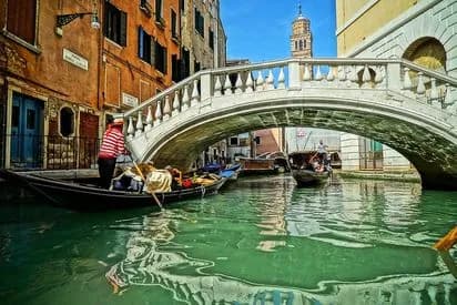 Buy Venice: Venice, Italy: Travel Guide Book-A Comprehensive 5-Day Travel  Guide to Venice, Italy & Unforgettable Italian Travel: 4 (Best Travel Guides  to Europe) Book Online at Low Prices in India